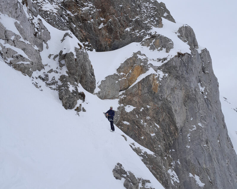Descente ski couloir Combaz dans les Aravis