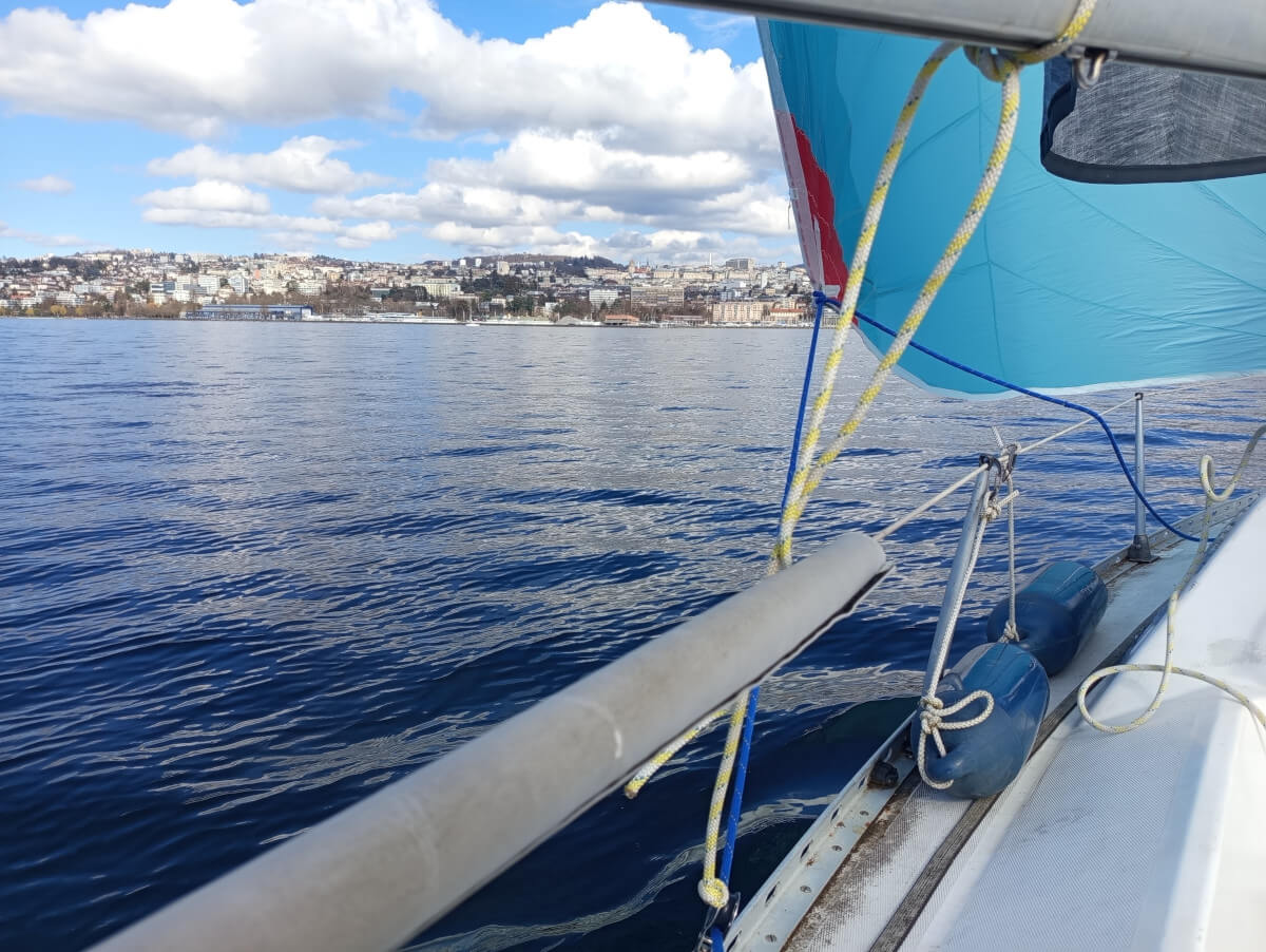 Lac Léman en voilier : vue sur Lausanne